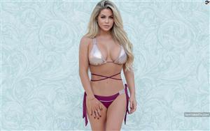 Bianca Gascoigne turns the heat with her enticing look